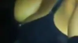 性感的Ivana Fukalot騎在一個年輕的情人的陰莖上