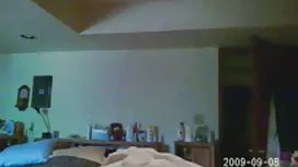 醫生在他的設備上種了一個誘人的病人