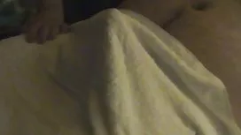 兩個妓女為年輕人服務
