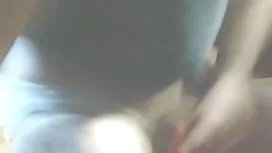 女運動員抽搐想像一個男人如何舔她的帽子