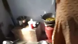黑人和他的白人朋友在兩個洞裡炸婊子