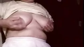 副手在肛門的桌子上操了他漂亮的老闆