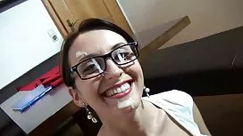 墮落的蕩婦賺錢與老人發生性關係