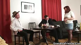 毛茸茸的貓寶貝自慰屄與大陰蒂