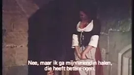 可愛的史黛西扮演她的大山雀和手指她的陰部