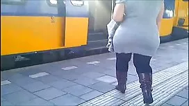 蓋上他的他媽的與亞洲人相機