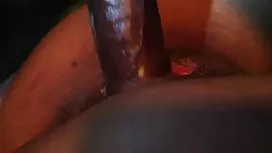 小雞與一個美麗的身體與男孩在床上性交