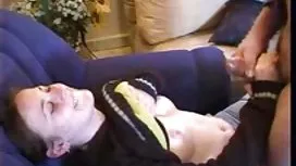 在ailingus之後，Nelly在屁股上得到了一個大公雞