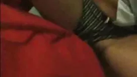 在真人秀“老大哥”中與裸體和滑溜溜的小雞搏鬥