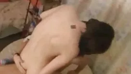 邀請到他家，並引誘第一個沒有經驗的口交