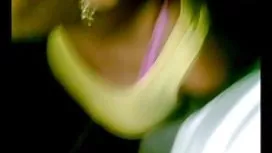 Busty Tessa用振動器猛拉兩個洞