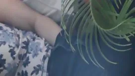 娜塔莉婭展示了她美麗的乳房和剃光的陰部