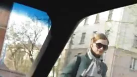 成年女性愛撫公雞男孩