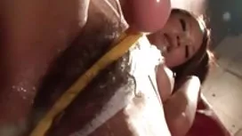 金發女郎吮吸男友雞巴，暗中偵察她的妹妹