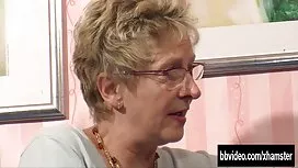 女按摩師猛烈甩掉農民的雞巴